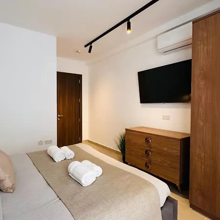 Opulent 2 Bedroom Short Walk From The Waterfront Appartamento *