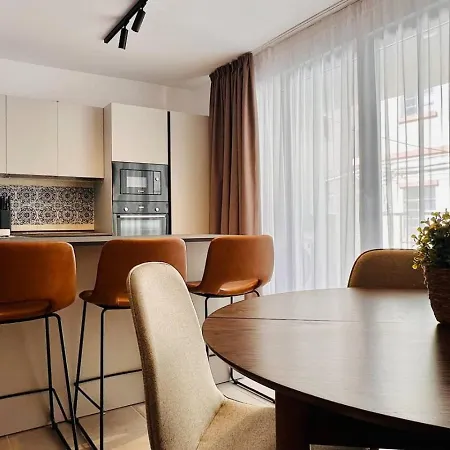 Opulent 2 Bedroom Short Walk From The Waterfront Appartamento Sliema