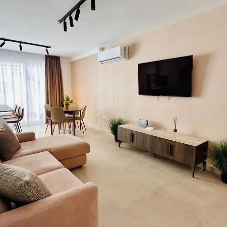 Opulent 2 Bedroom Short Walk From The Waterfront * Sliema