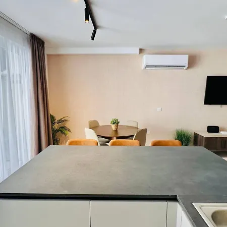 Opulent 2 Bedroom Short Walk From The Waterfront Appartamento Sliema