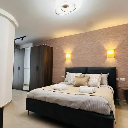 Opulent 2 Bedroom Short Walk From The Waterfront *