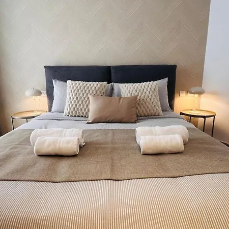 Opulent 2 Bedroom Short Walk From The Waterfront *