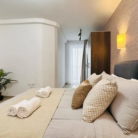 Opulent 2 Bedroom Short Walk From The Waterfront Lägenhet *