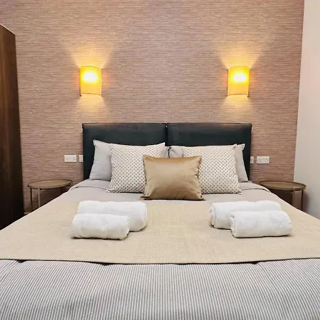 Opulent 2 Bedroom Short Walk From The Waterfront *