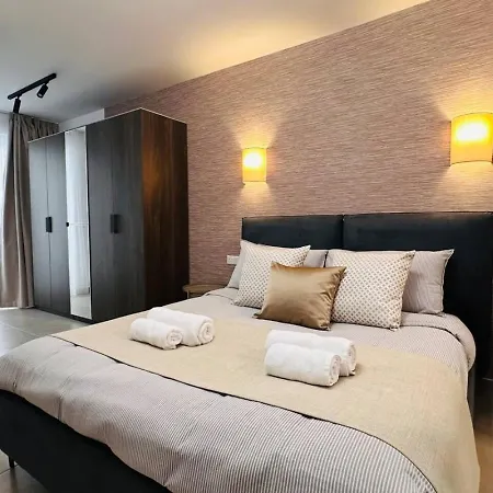 Opulent 2 Bedroom Short Walk From The Waterfront Sliema