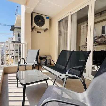 Opulent 2 Bedroom Short Walk From The Waterfront