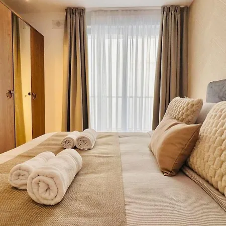 Opulent 2 Bedroom Short Walk From The Waterfront Lägenhet *