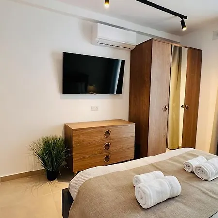 Lägenhet Opulent 2 Bedroom Short Walk From The Waterfront Sliema
