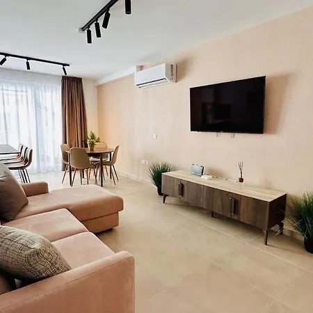 Opulent 2 Bedroom Short Walk From The Waterfront Sliema