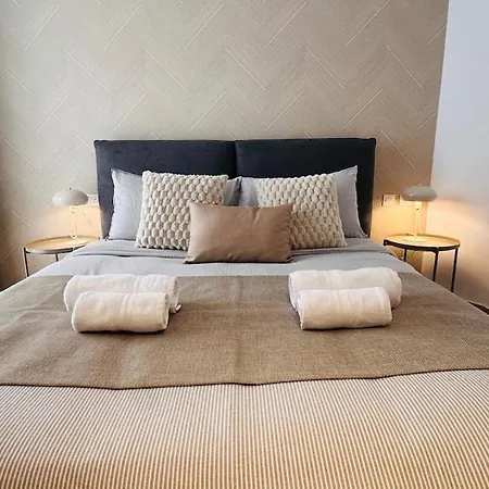 Opulent 2 Bedroom Short Walk From The Waterfront Sliema