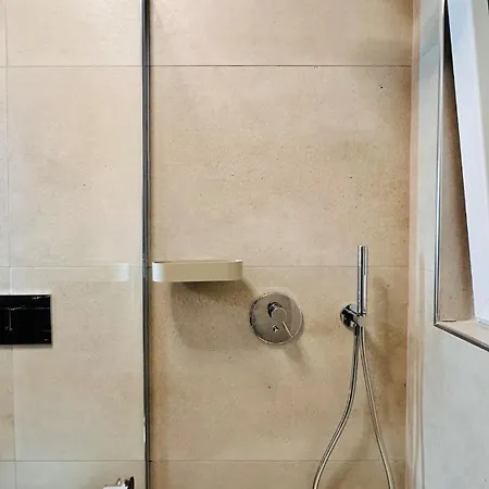 Opulent 2 Bedroom Short Walk From The Waterfront Sliema