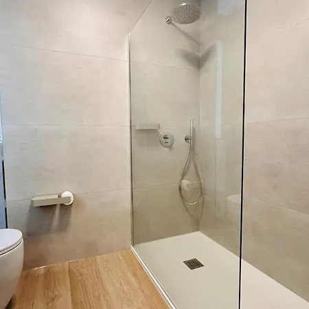 Opulent 2 Bedroom Short Walk From The Waterfront Appartamento *
