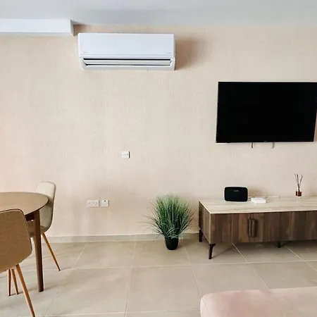 Opulent 2 Bedroom Short Walk From The Waterfront Appartamento *