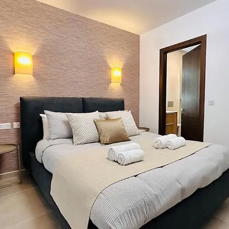 Opulent 2 Bedroom Short Walk From The Waterfront Appartamento
