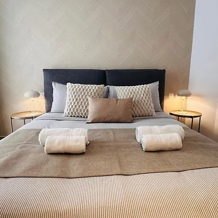 Opulent 2 Bedroom Short Walk From The Waterfront Sliema